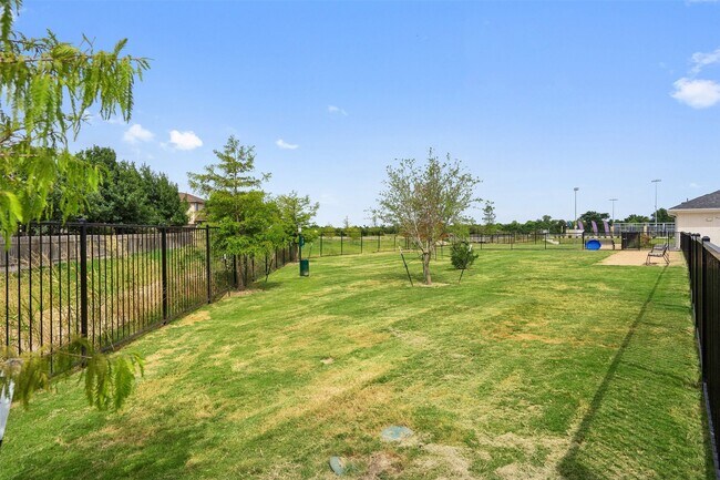 Building Photo - 1101 Halsey Dr