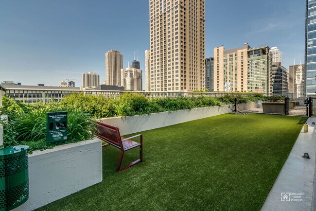 Building Photo - 345 N LaSalle St