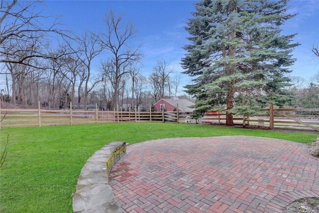 Building Photo - 42 Blydenburgh Ln