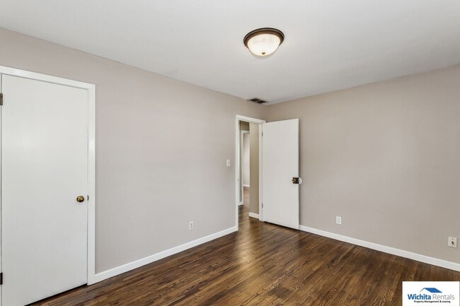 Building Photo - 3 bedroom 1 bath home