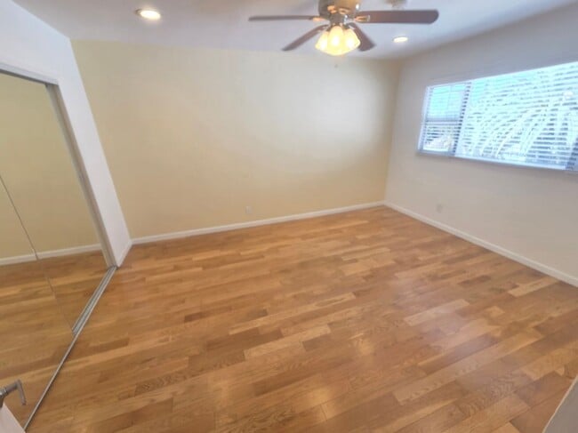 Building Photo - 5950 Carlton Way