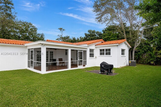 Building Photo - 5760 SW 51st St