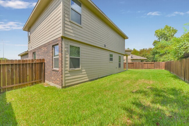 Building Photo - 25822 Zula Dr