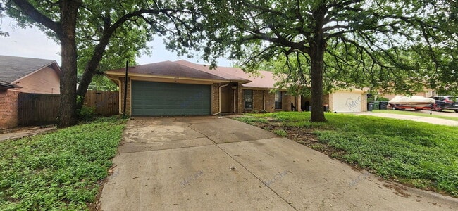Primary Photo - 2204 Oak Hill Dr