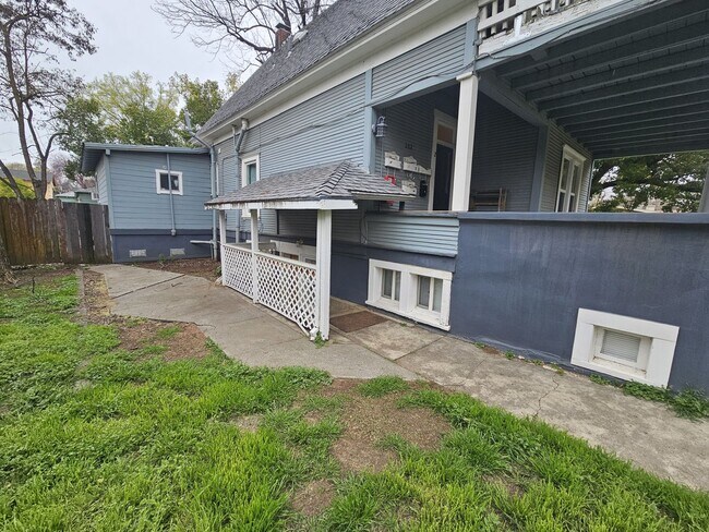 Building Photo - Apartment for Rent in Chico! 2 Bedroom 1 Bathroom + Bonus Room