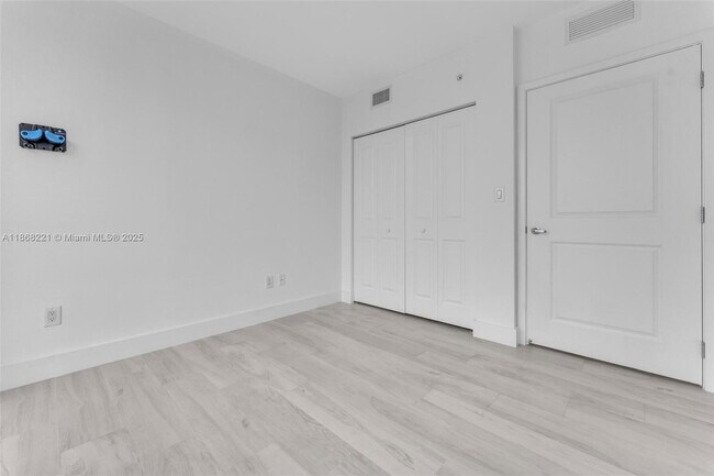 Building Photo - 400 Sunny Isles Blvd