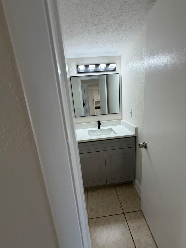 Building Photo - 4031 Norwich Rd