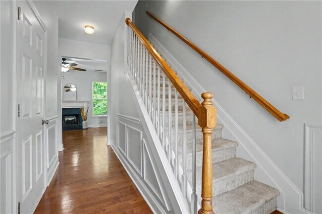 Building Photo - 219 Stone Park Dr