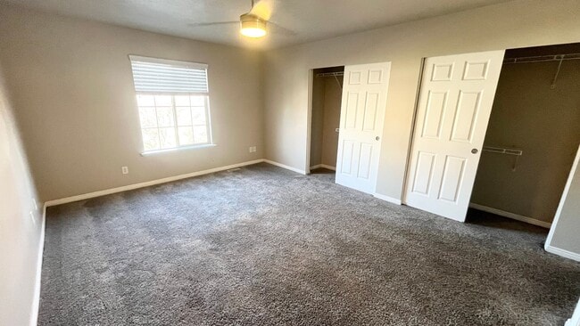 Building Photo - 3 Bedroom/2.5 Bathroom Townhome in Riverton