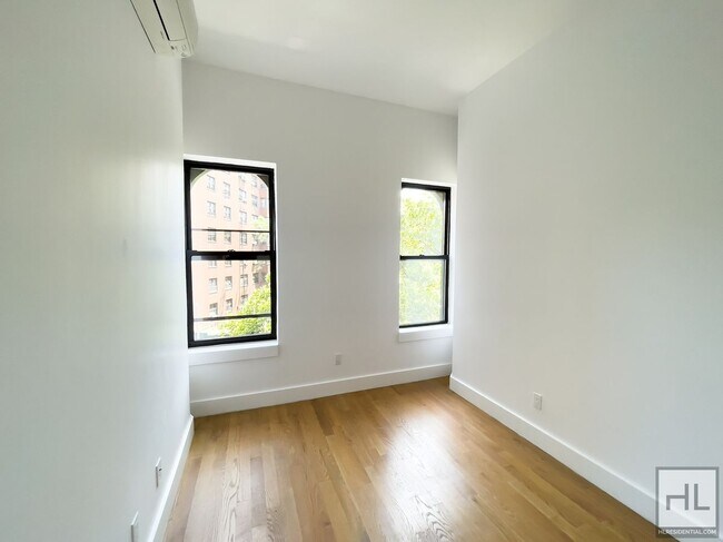 Building Photo - DEKALB AVENUE / Spacious 4-Bed 2-Bath / Gr...