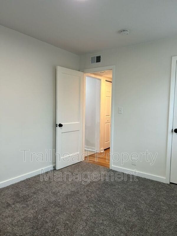 Building Photo - 300 E Gregory Blvd