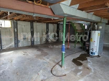 Building Photo - 1608 W 24th Terrace S