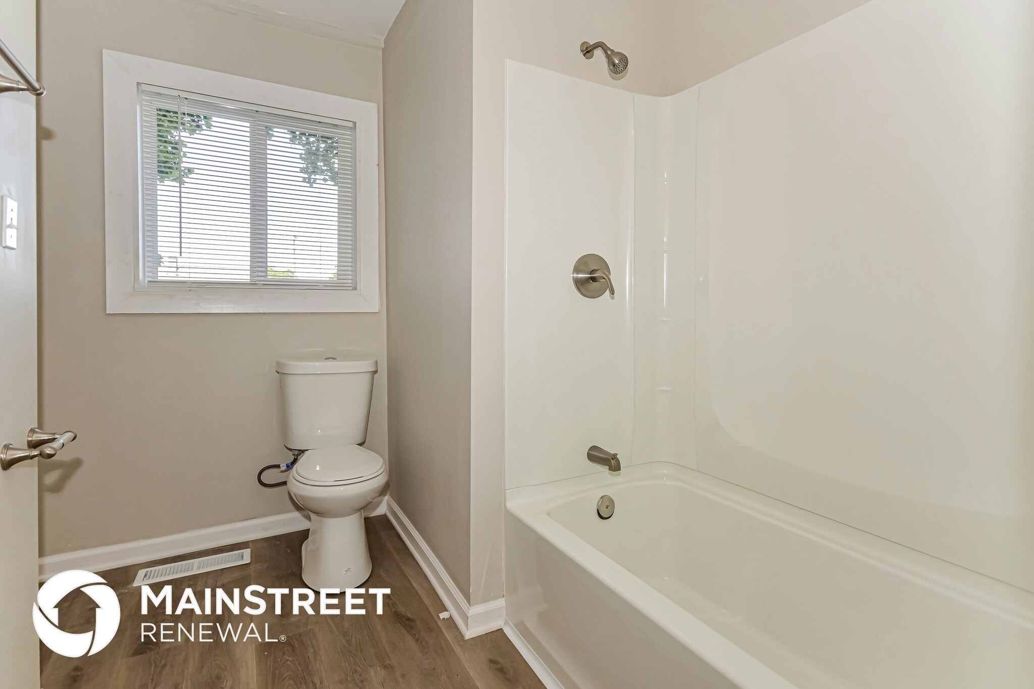 Building Photo - 2813 Falcon Dr