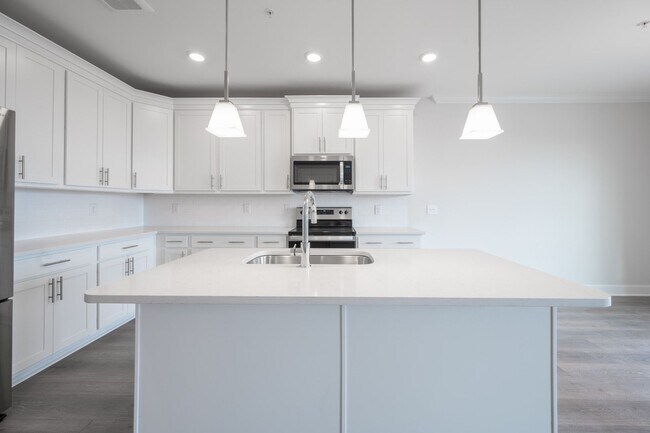 Building Photo - 2022-BUILT BURKITT COMMONS CONDO WALKABLE ...