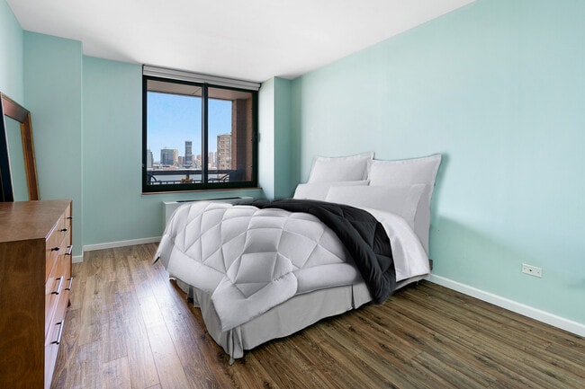 Building Photo - 99 Battery Pl