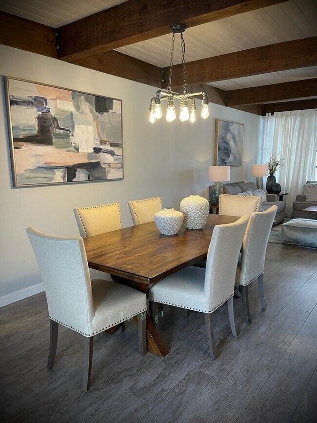 Building Photo - 605 Kensington Pl