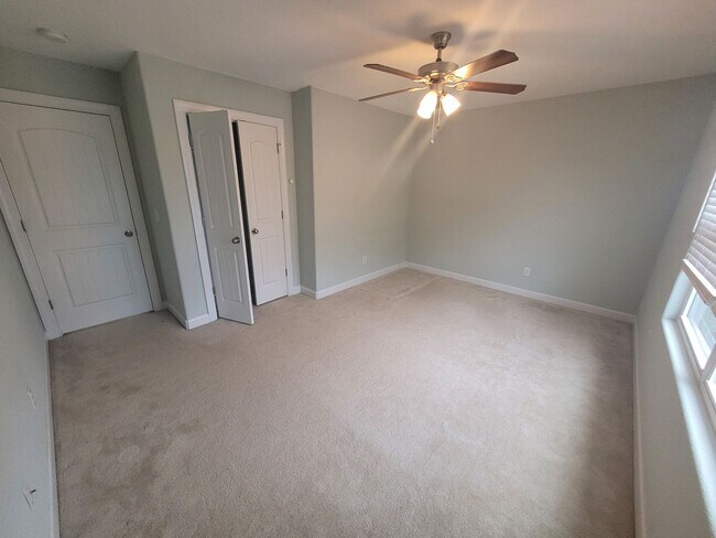 Building Photo - Stunning 4 Bedroom, 2.5 Bath Home Just 3 Blocks to Chesapeake Bay