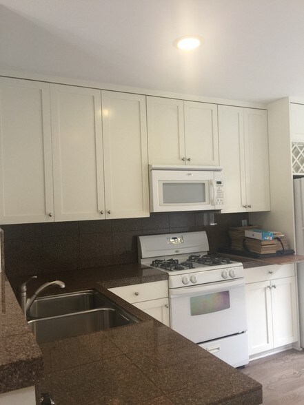 Building Photo - 639 4th St