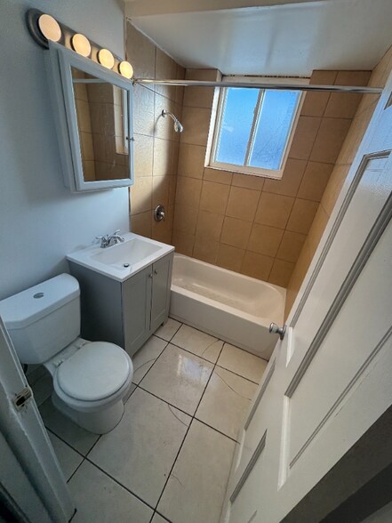 Building Photo - 3406 Warren Ave