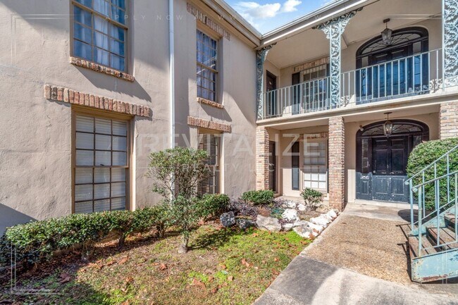 Building Photo - 1504 Dauphin St