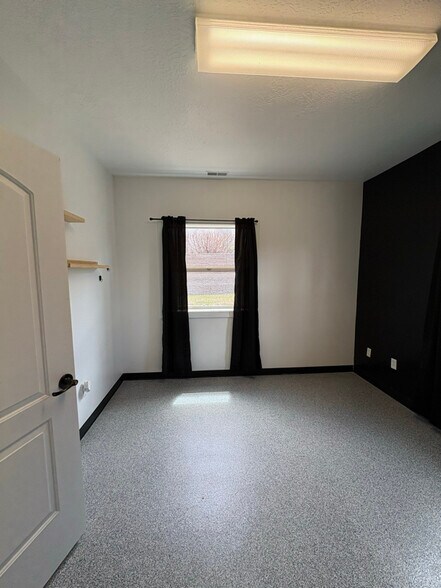 Building Photo - 45 W 700 S