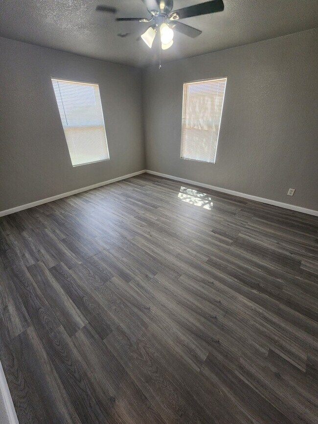 Building Photo - 205 Waverly Dr