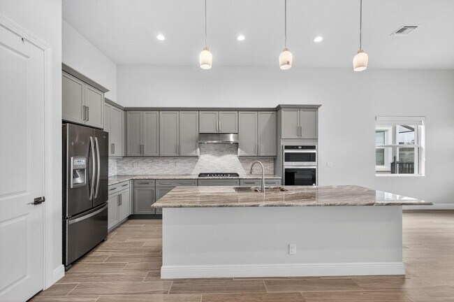 Building Photo - 9901 Regency Wy