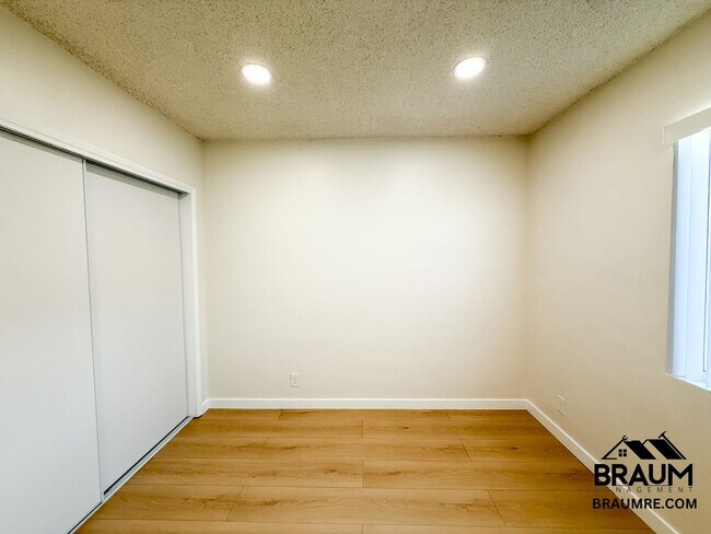 Building Photo - 13115 Oxnard St