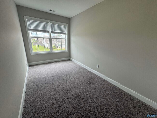 Building Photo - 112 Daisy Ln