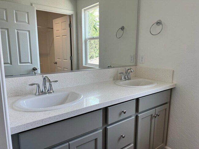 Bathroom 2 - 2294 N Apricot Ave