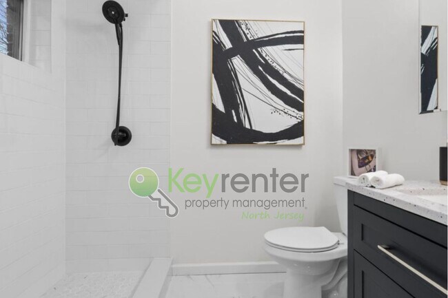 Building Photo - Rare Renovated 3BR/2BA Townhouse with Private Yard & NYC Views