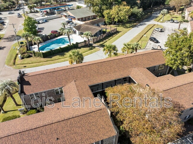 Building Photo - 874 Colony Dr