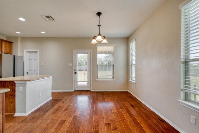 Building Photo - 117 Brittany Ln