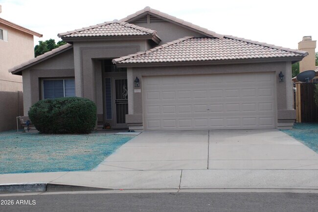 Building Photo - 249 W Grovers Ave