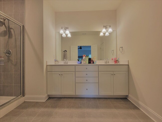 Building Photo - Beautiful end unit townhouse in Cosby Village with loads of extras.