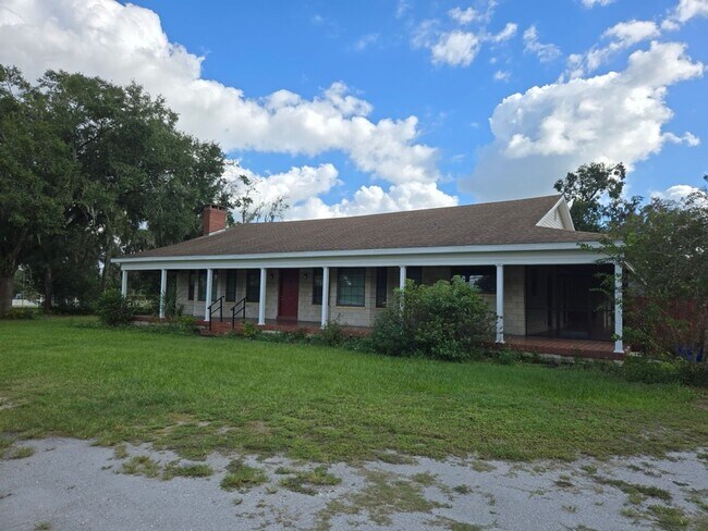 Building Photo - Charming Single Family Home with Beautiful...