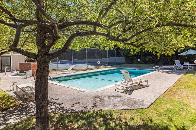 Building Photo - Beautiful Remodeled 3 Bedroom Townhome