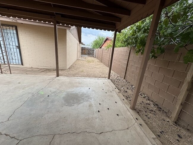 Building Photo - 5502 W Catalina Dr