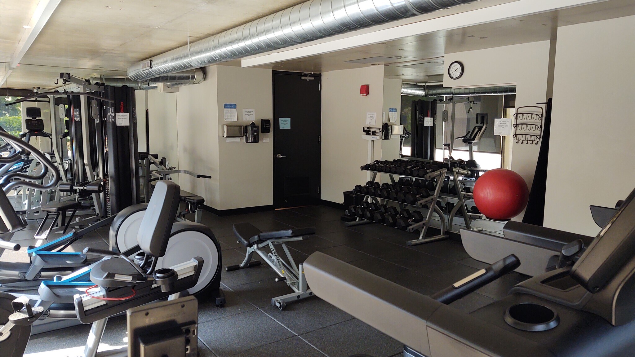 17. Gym - 1960 N Lincoln Park W