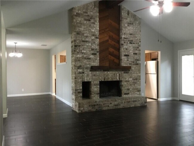 Building Photo - 307 Ridgewood Dr
