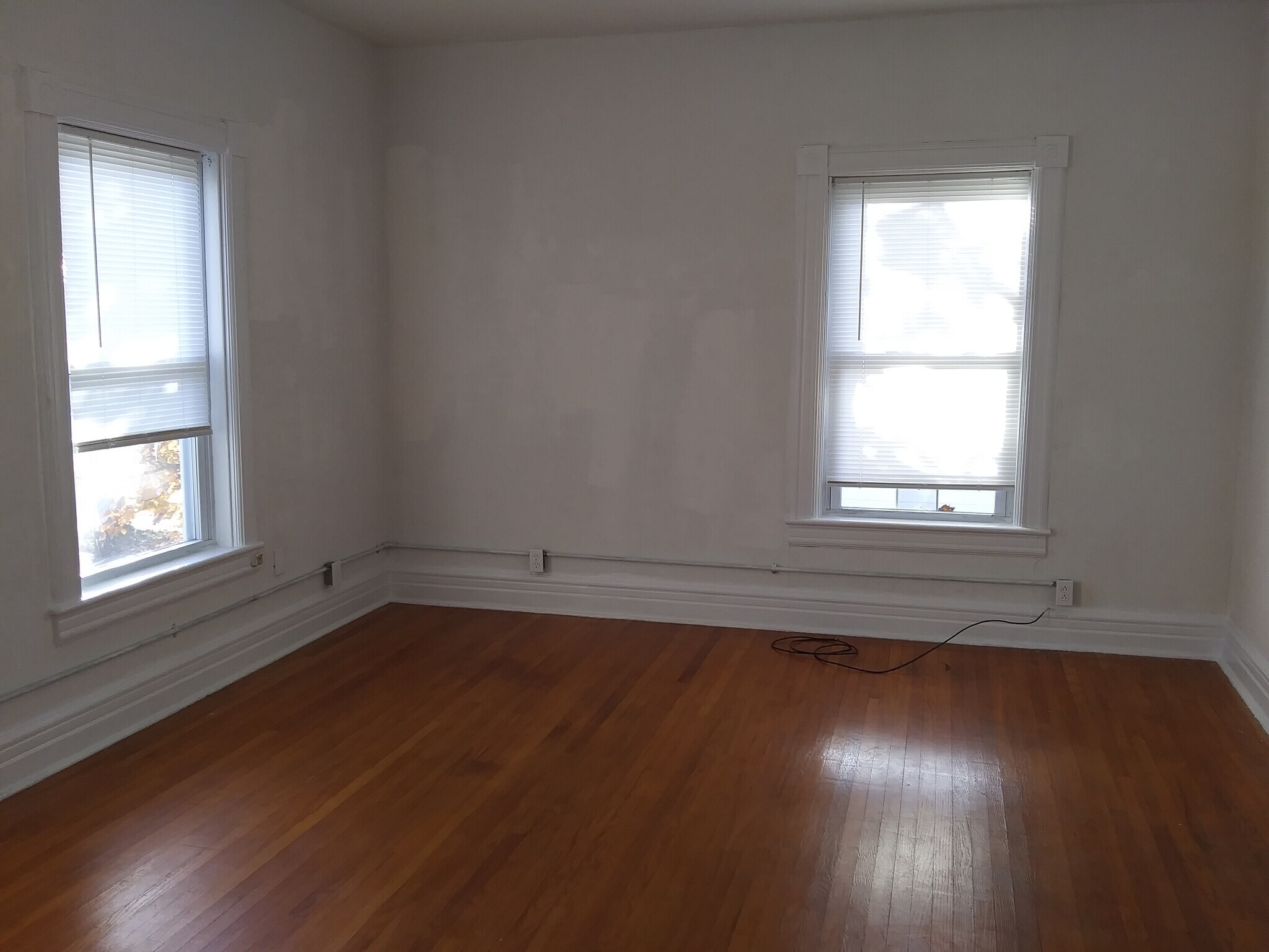 Building Photo - 11 E State St