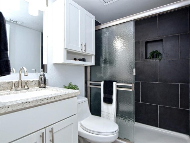 Building Photo - 1840 Burton Dr