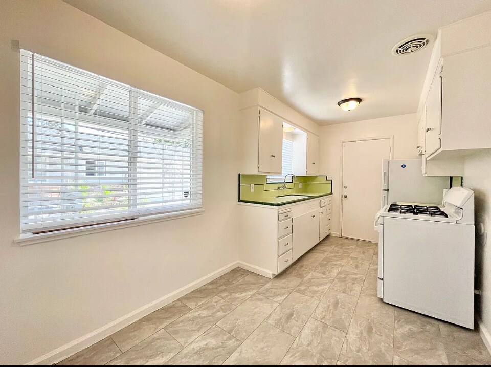 Building Photo - 6380 14th Ave