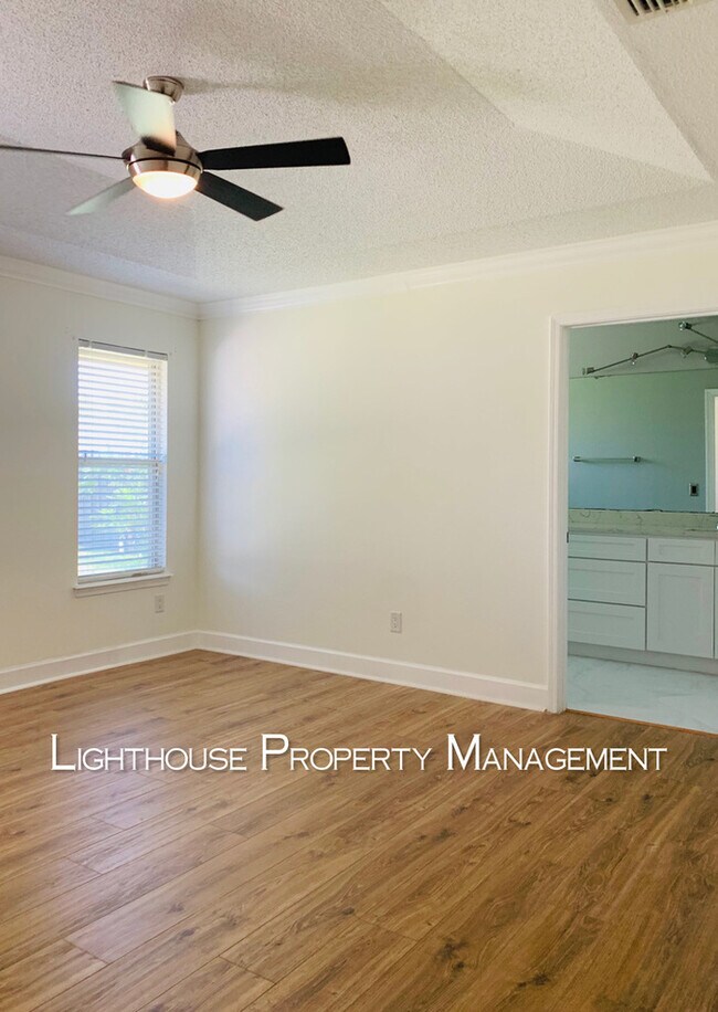 Building Photo - Pristine 3/2 in University Park!  Won't Last Long!