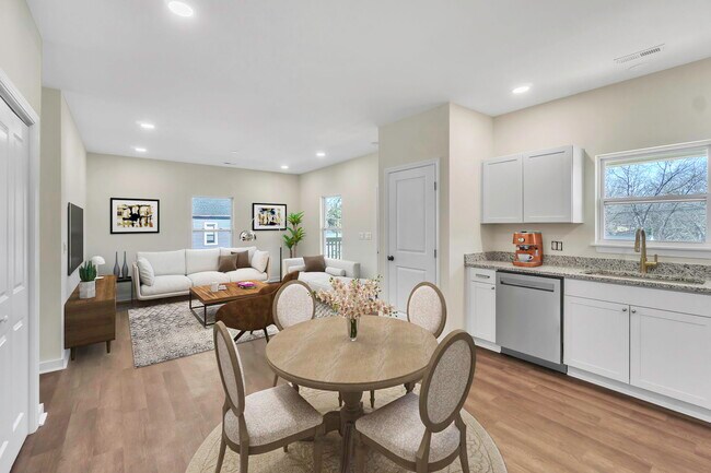 Building Photo - 304 E Hampton Ave