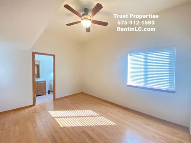 Building Photo - Spacious 4/3 off Elks Club