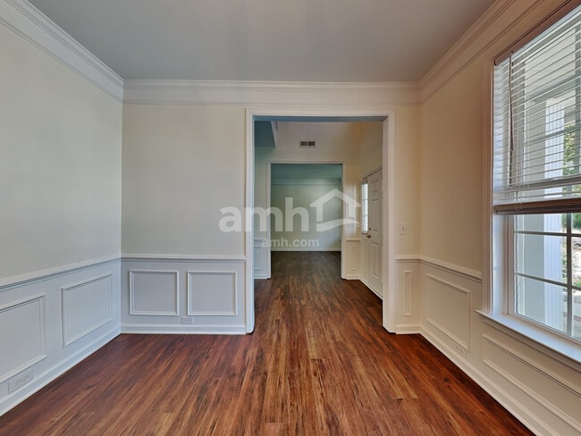 Building Photo - 341 Surrywood Dr