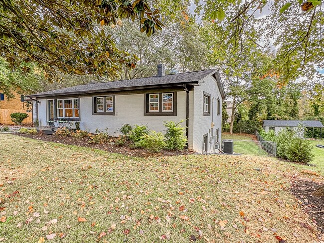 Building Photo - 710 Evelyn Dr