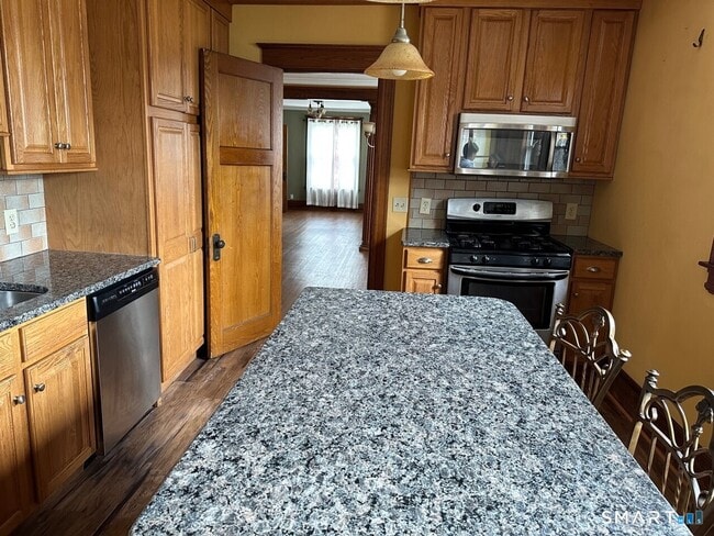 Building Photo - 184 S Main St