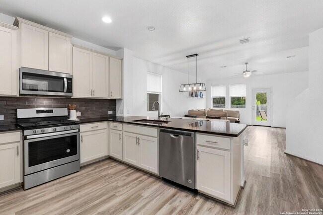 Building Photo - 4 Bedroom/2.5 Bathroom Tribute Ranch Subdivision